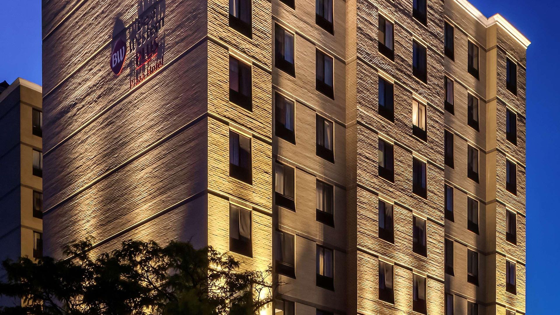 Hotel Western Plaza 3*