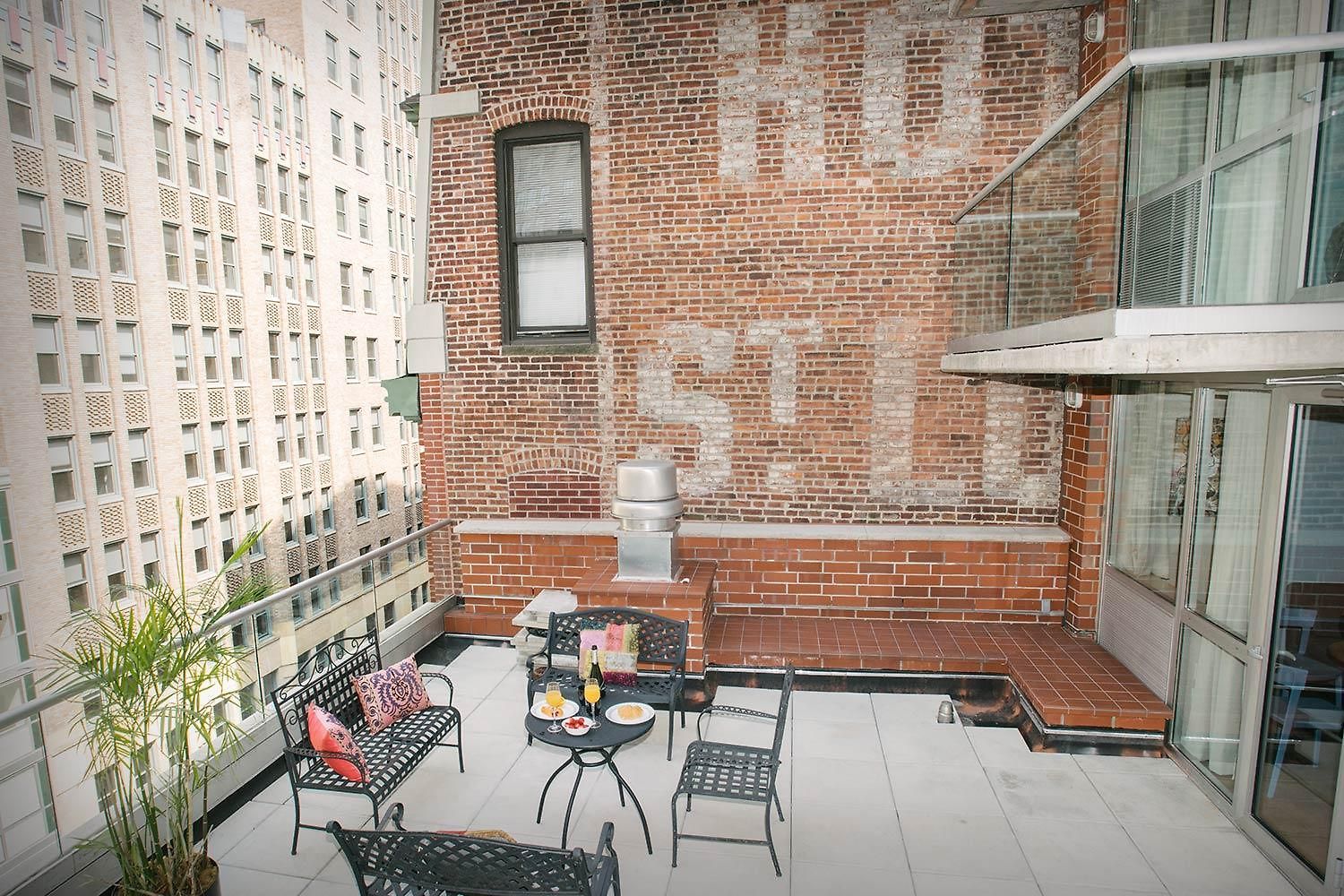 32 32 Hotel