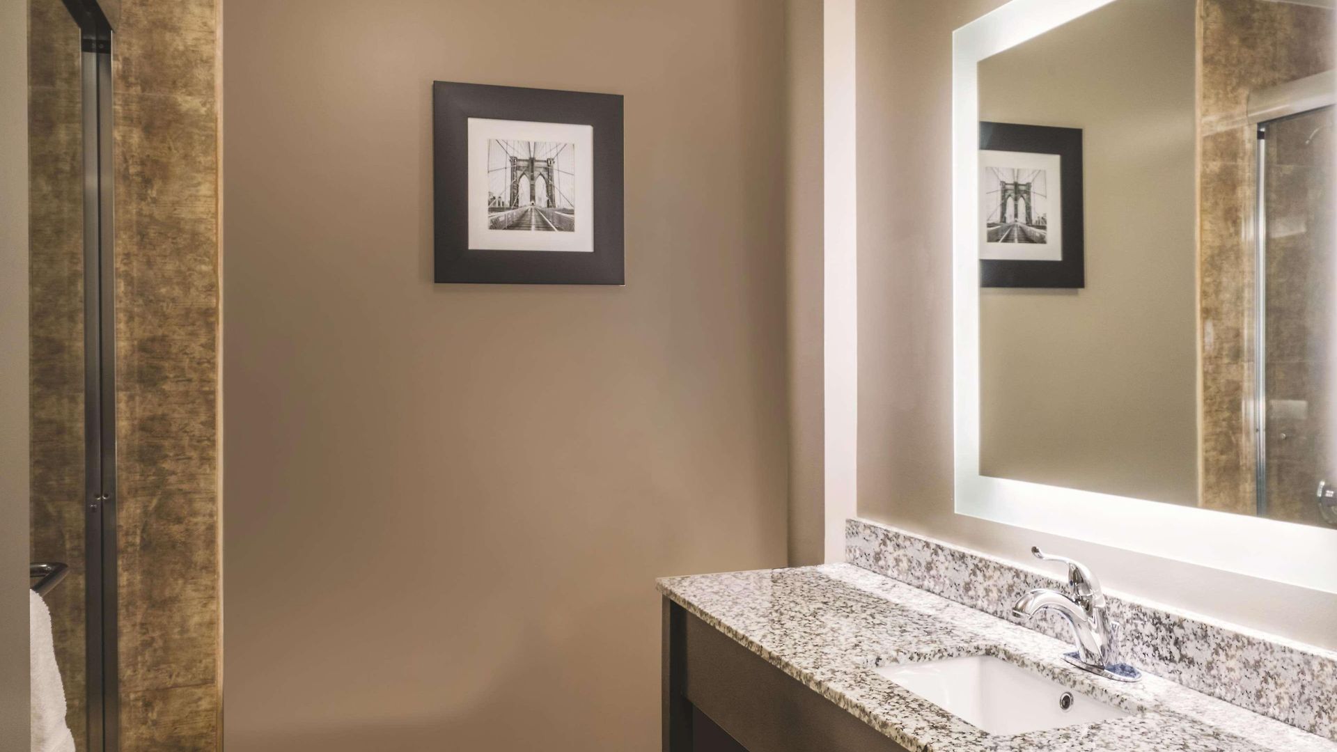 La Quinta By Wyndham Brooklyn Hotel