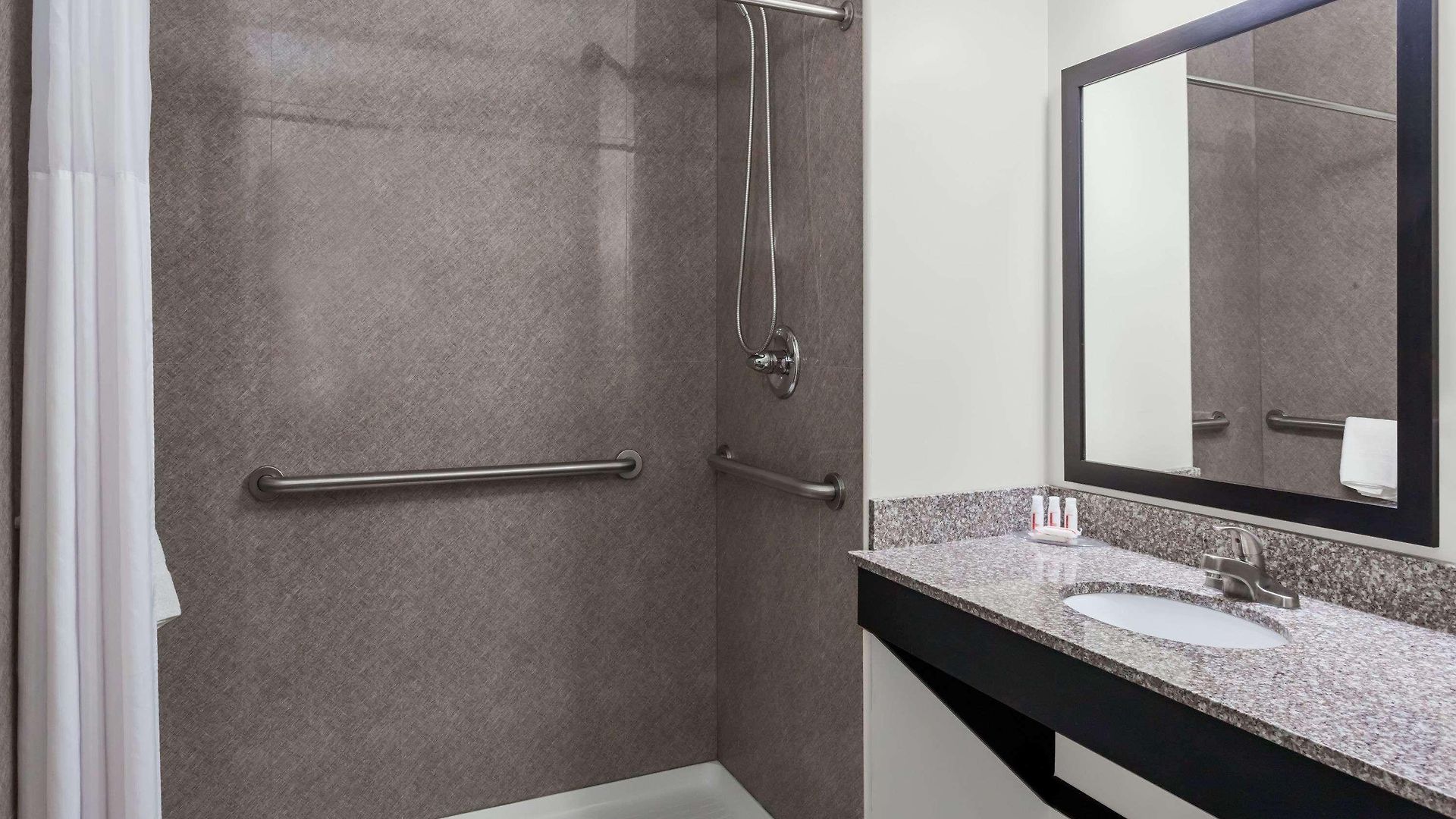 Hotel Days & By Wyndham Jamaica Jfk Airport New York