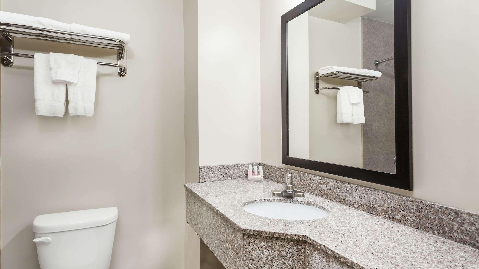Hotel Days & By Wyndham Jamaica Jfk Airport 2*