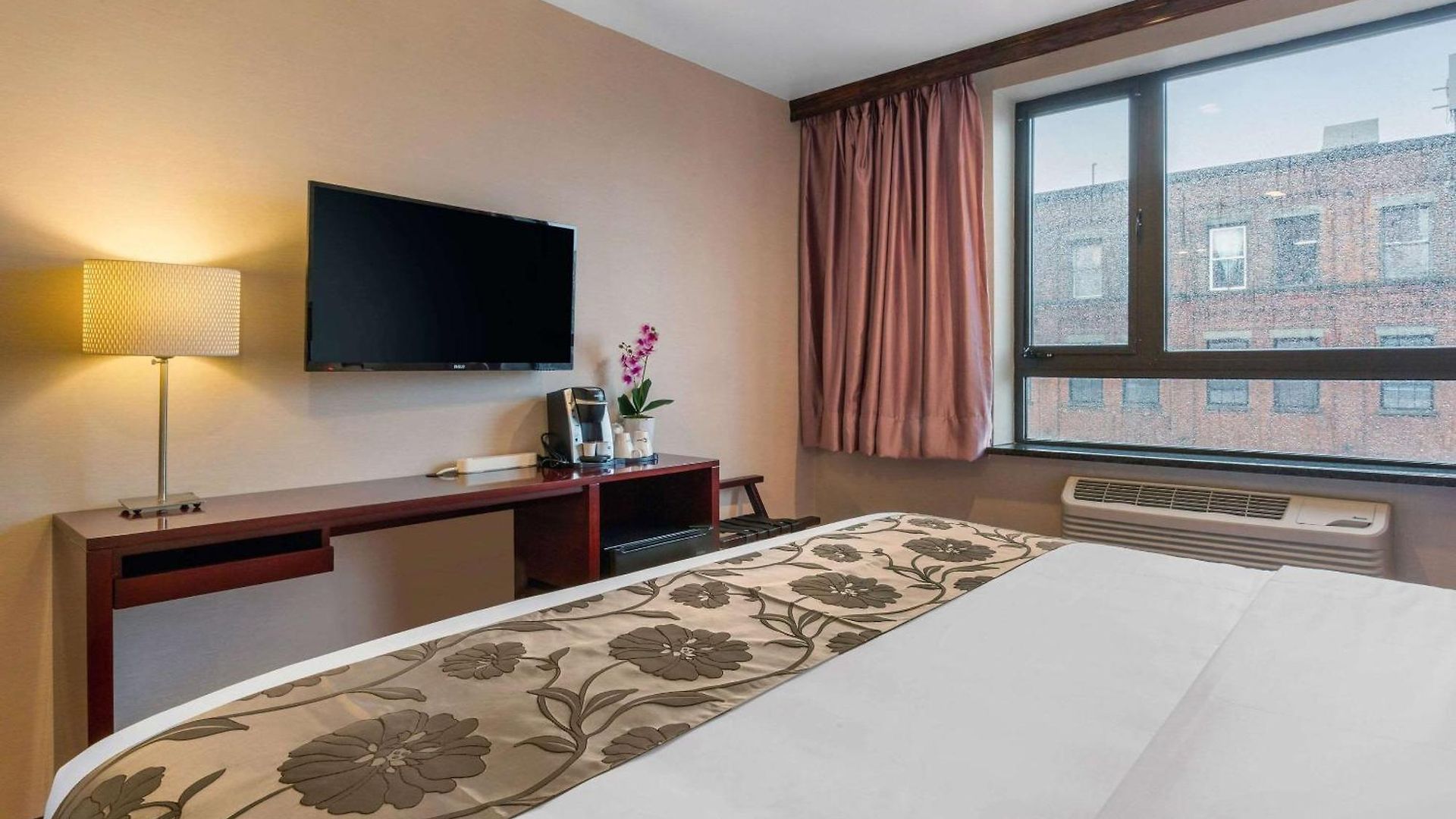 The L Hotel 3*