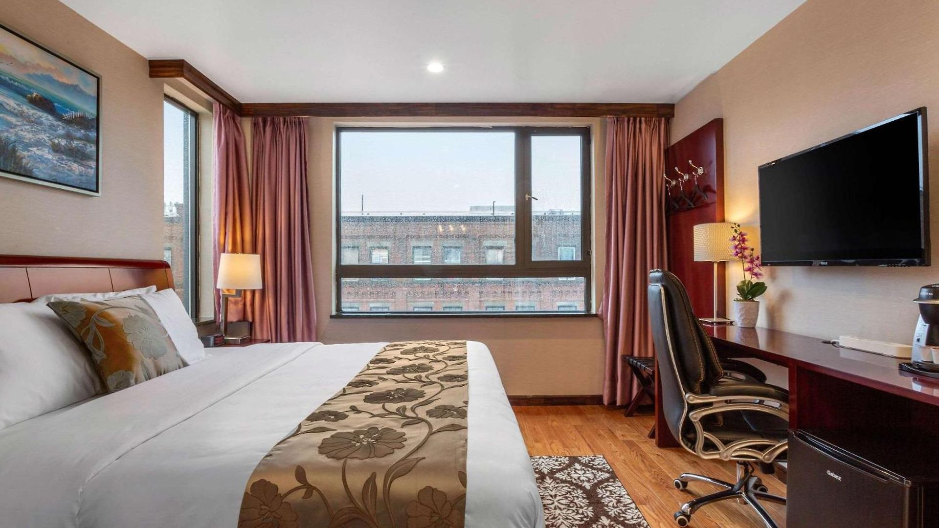 The L Hotel 3*