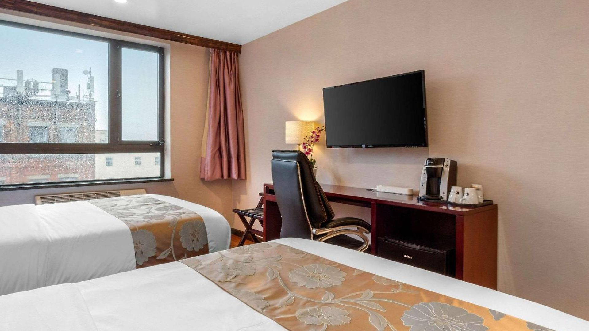 The L Hotel