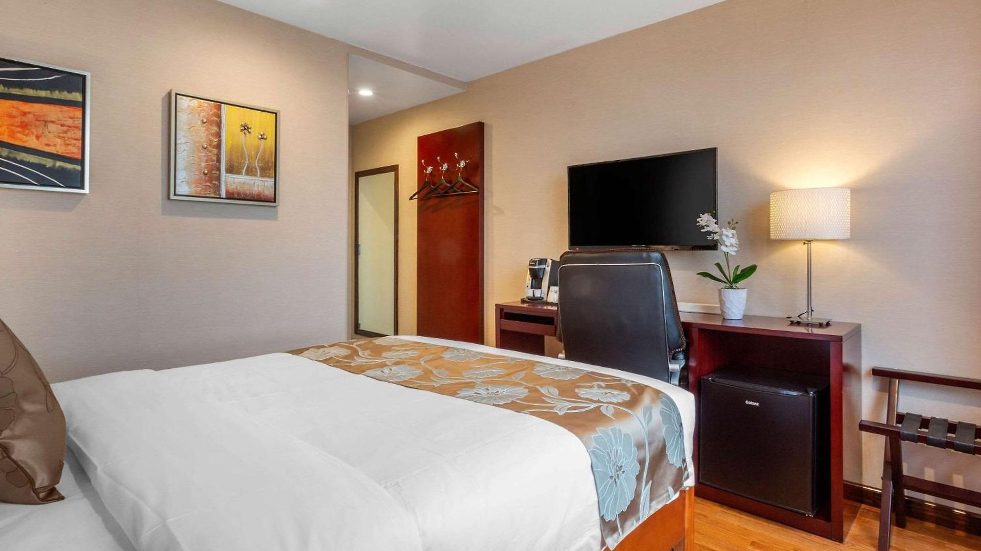The L Hotel