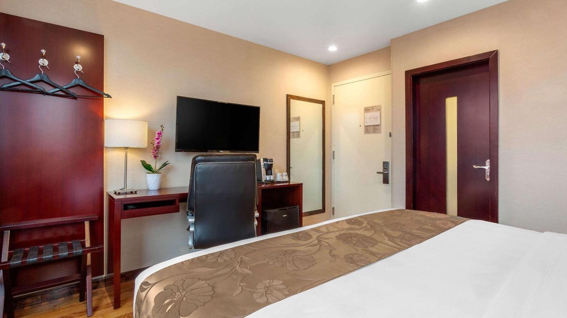 The L Hotel