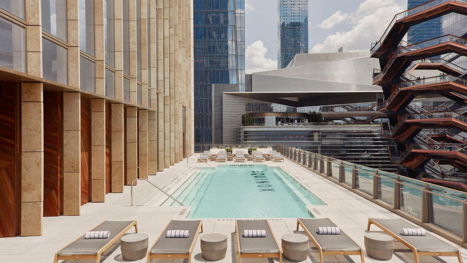 Hotel Equinox 5*