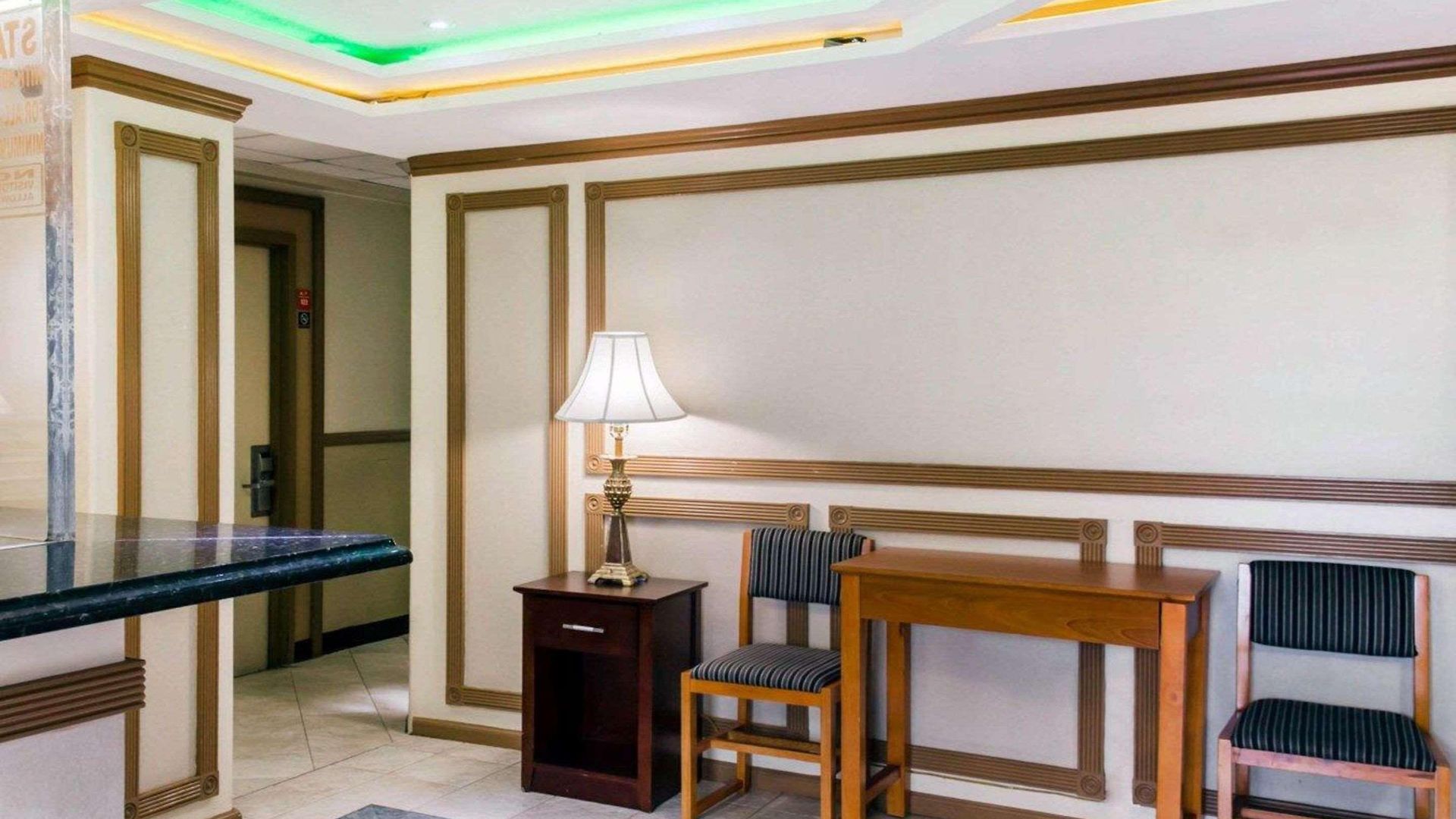 Econo South Ozone Park Hotel 2*