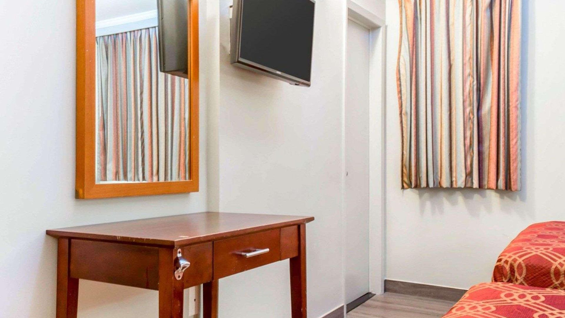 Hotel Econo South Ozone Park