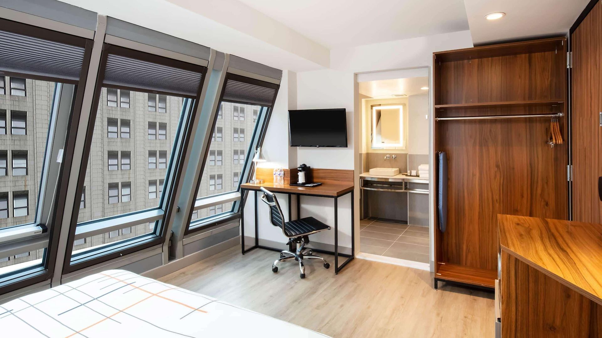 Hotel La Quinta By Wyndham Time Square South 3*