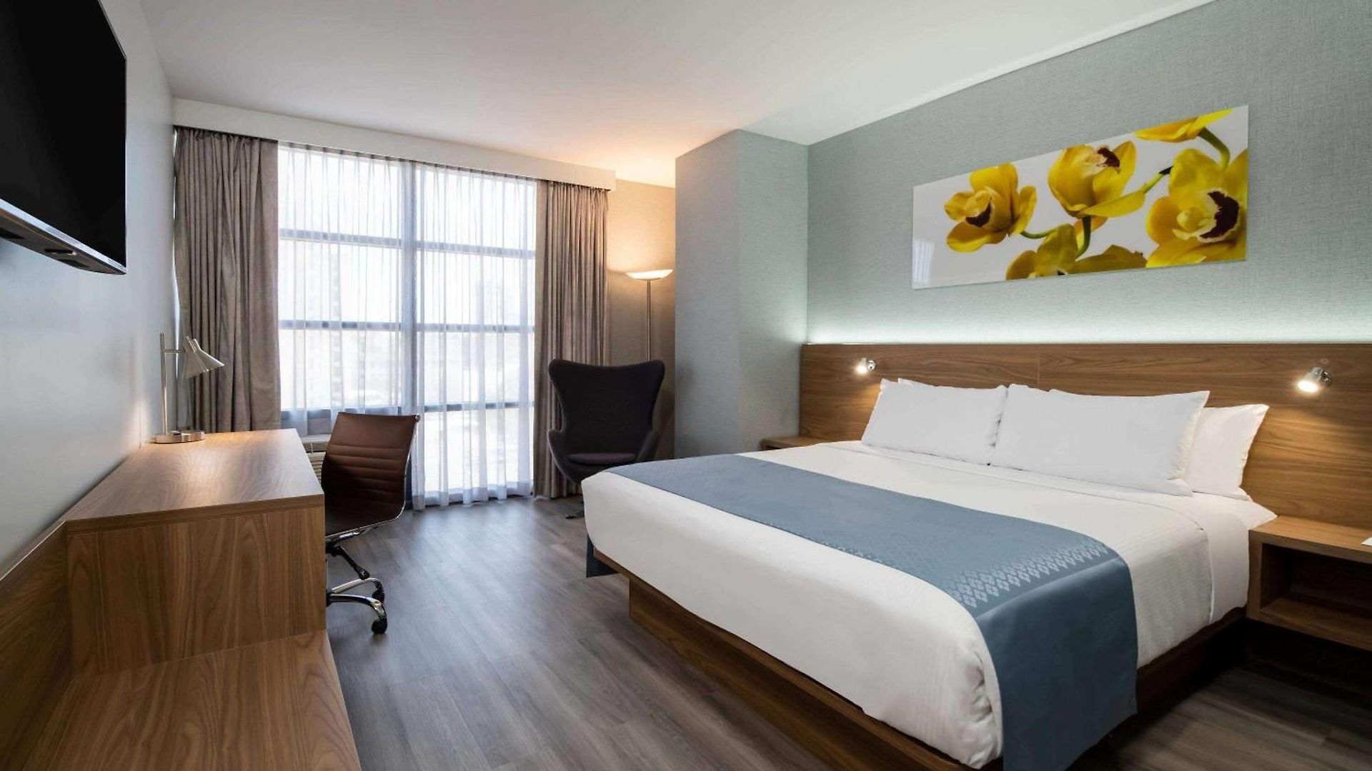Wingate By Wyndham Long Island Hotel