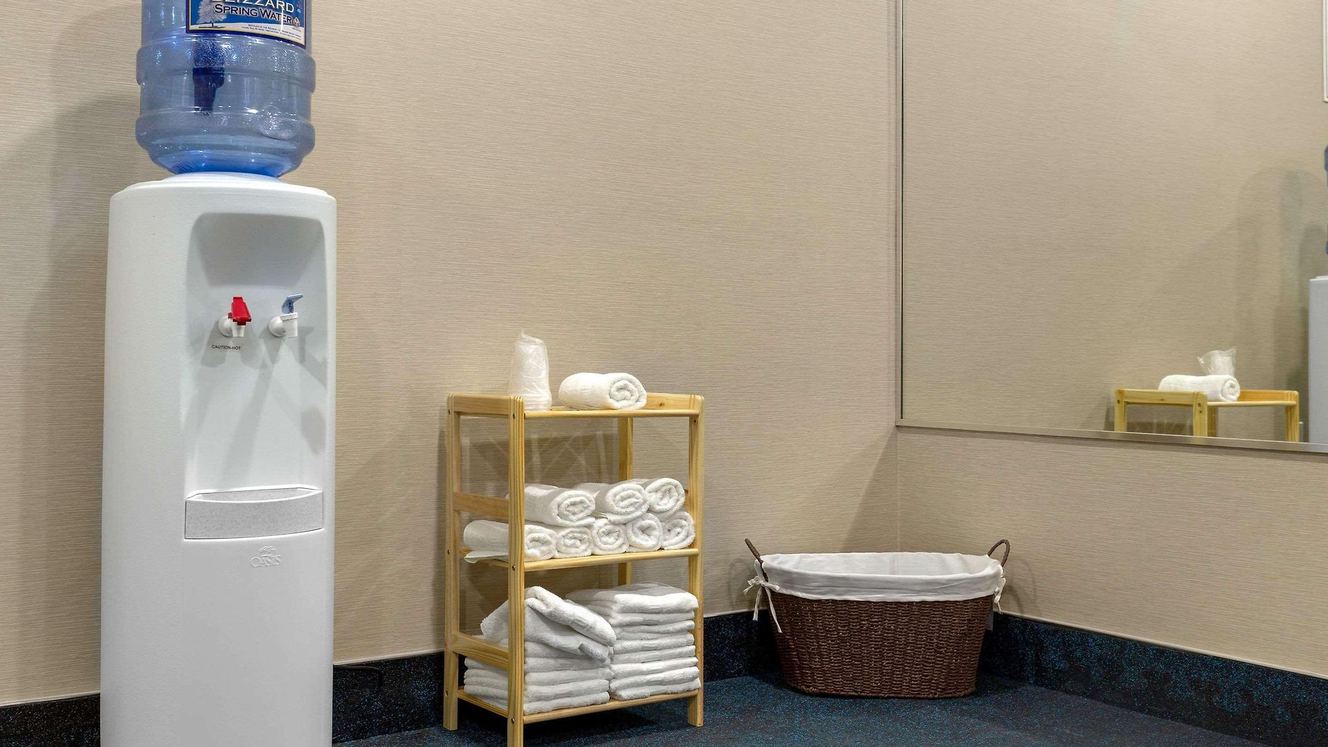 Hotel Comfort & Near Jfk Air Train 3*