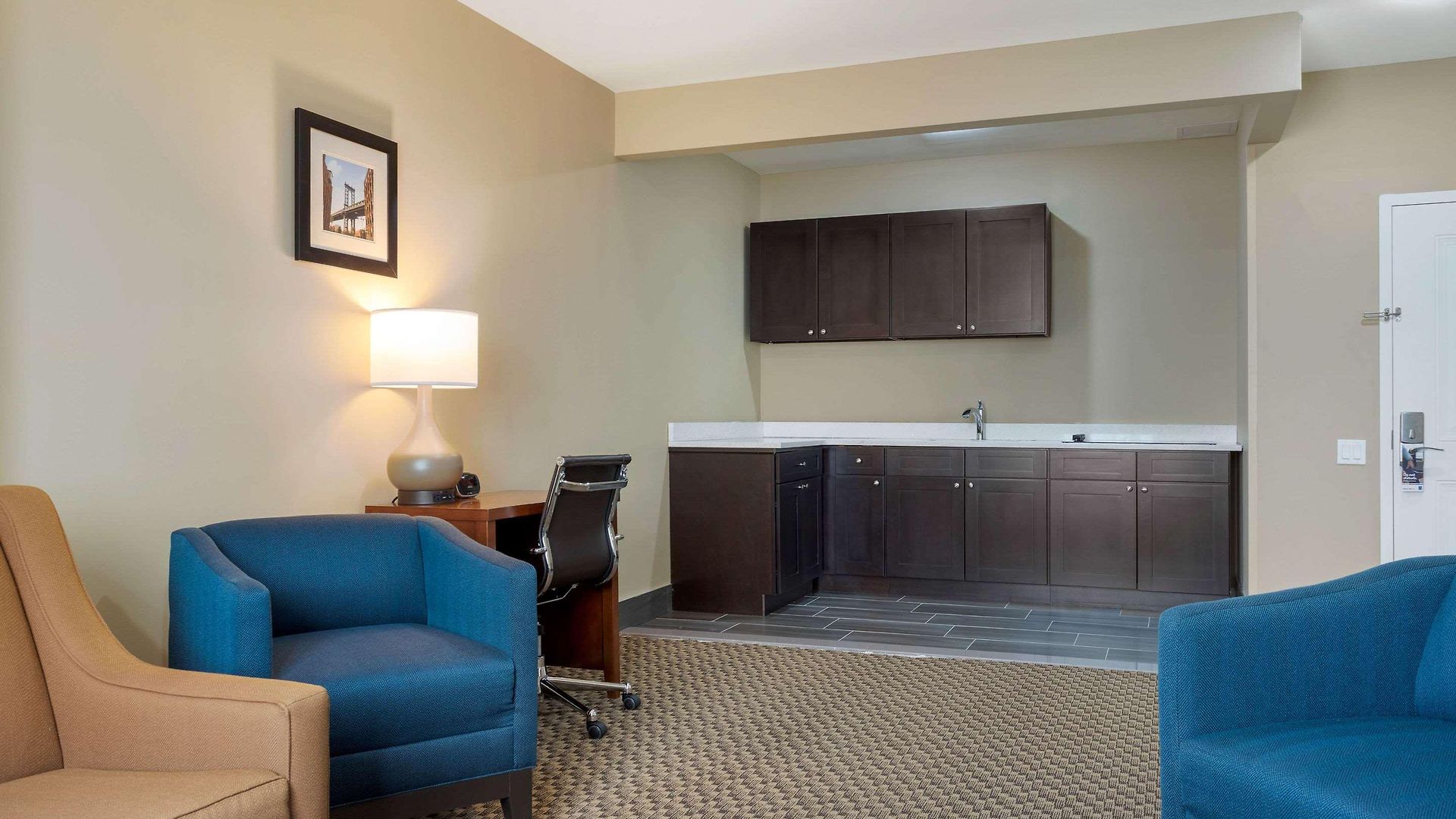 Hotel Comfort & Near Jfk Air Train 3*