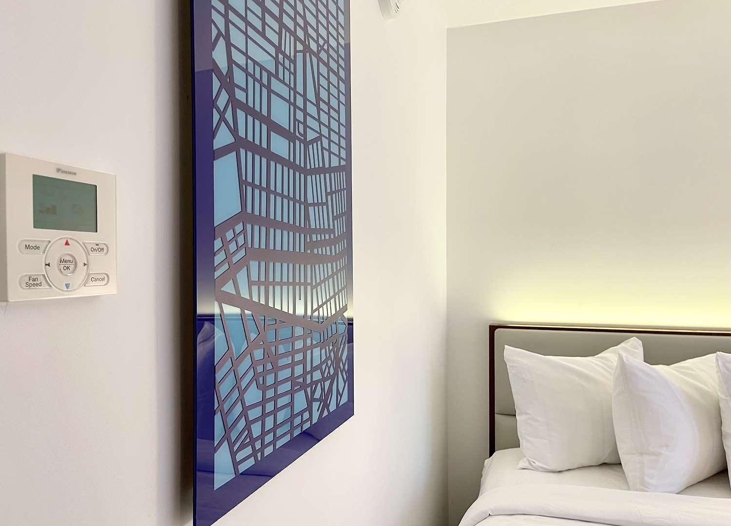 Western Premier Empire State Hotel 3*