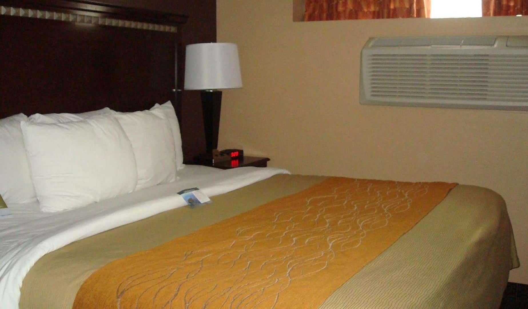Travelodge By Wyndham Queens Hotel