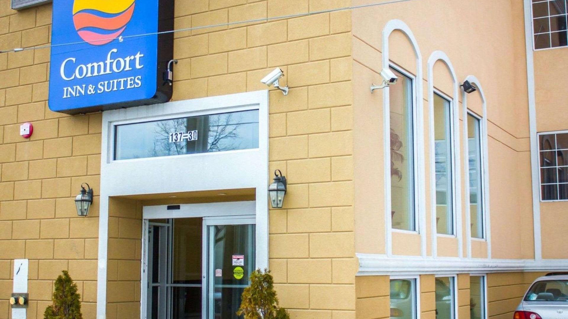 Hotel Travelodge By Wyndham Queens 3*
