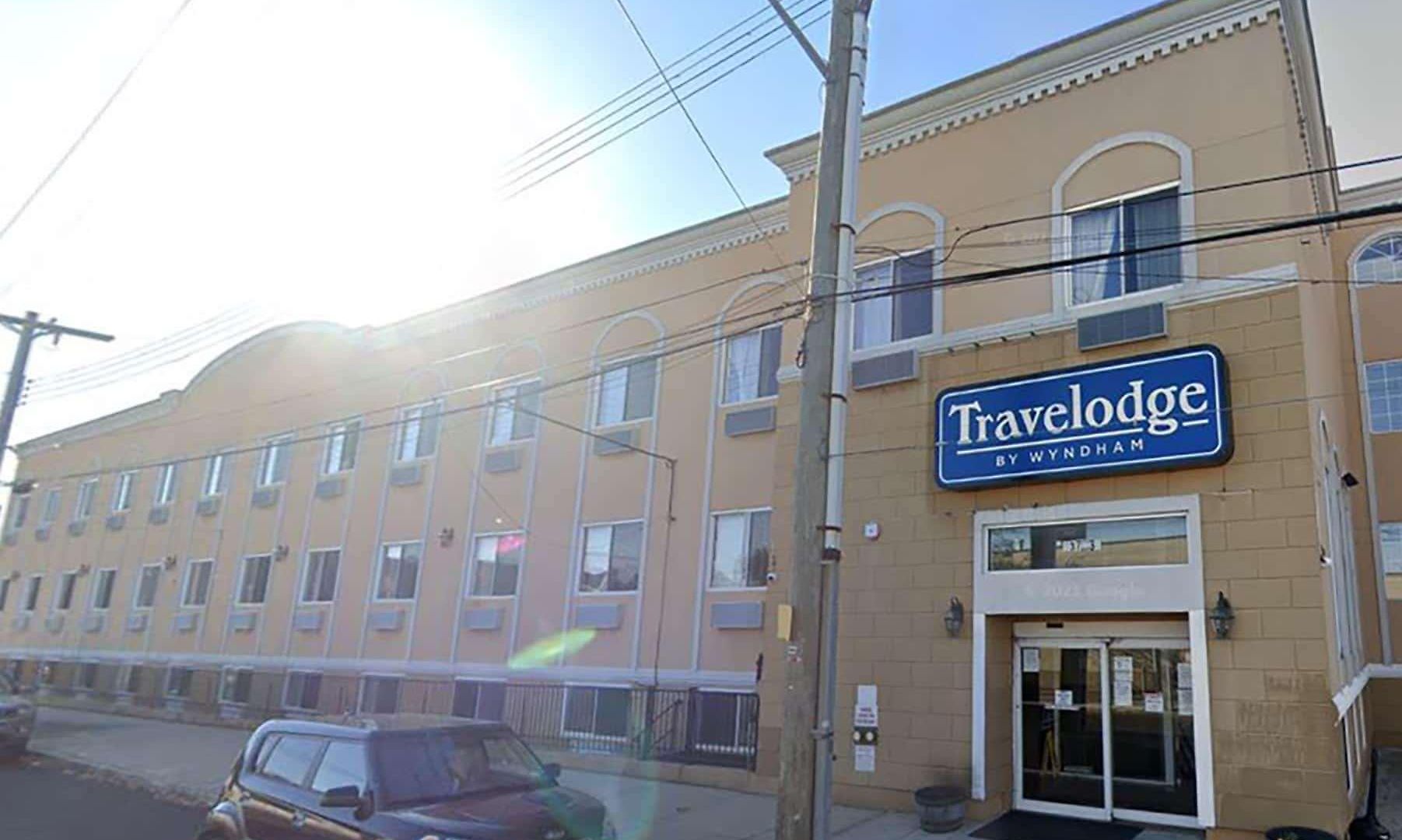 Hotel Travelodge By Wyndham Queens 3*