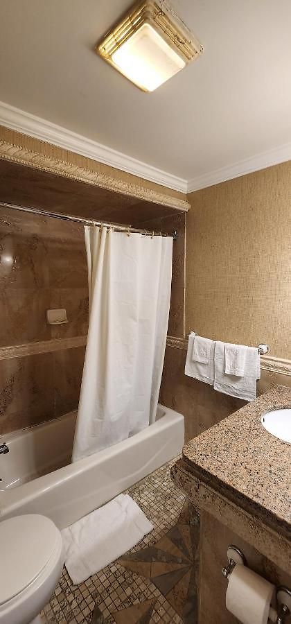 Essence Collection Staten Island 3*