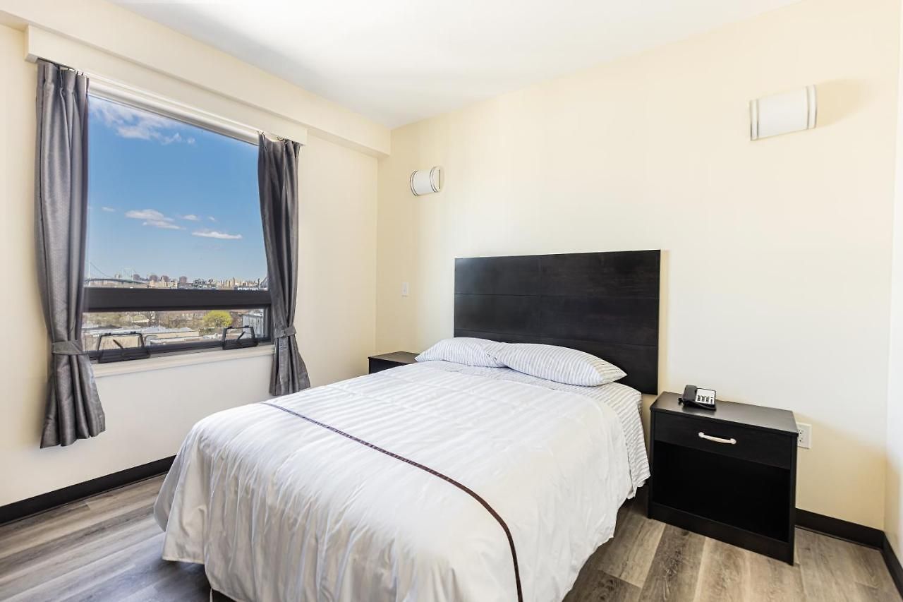 Astoria Laguardia Hotel 3*