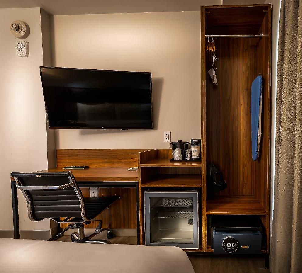 La Quinta By Wyndham Time Square South