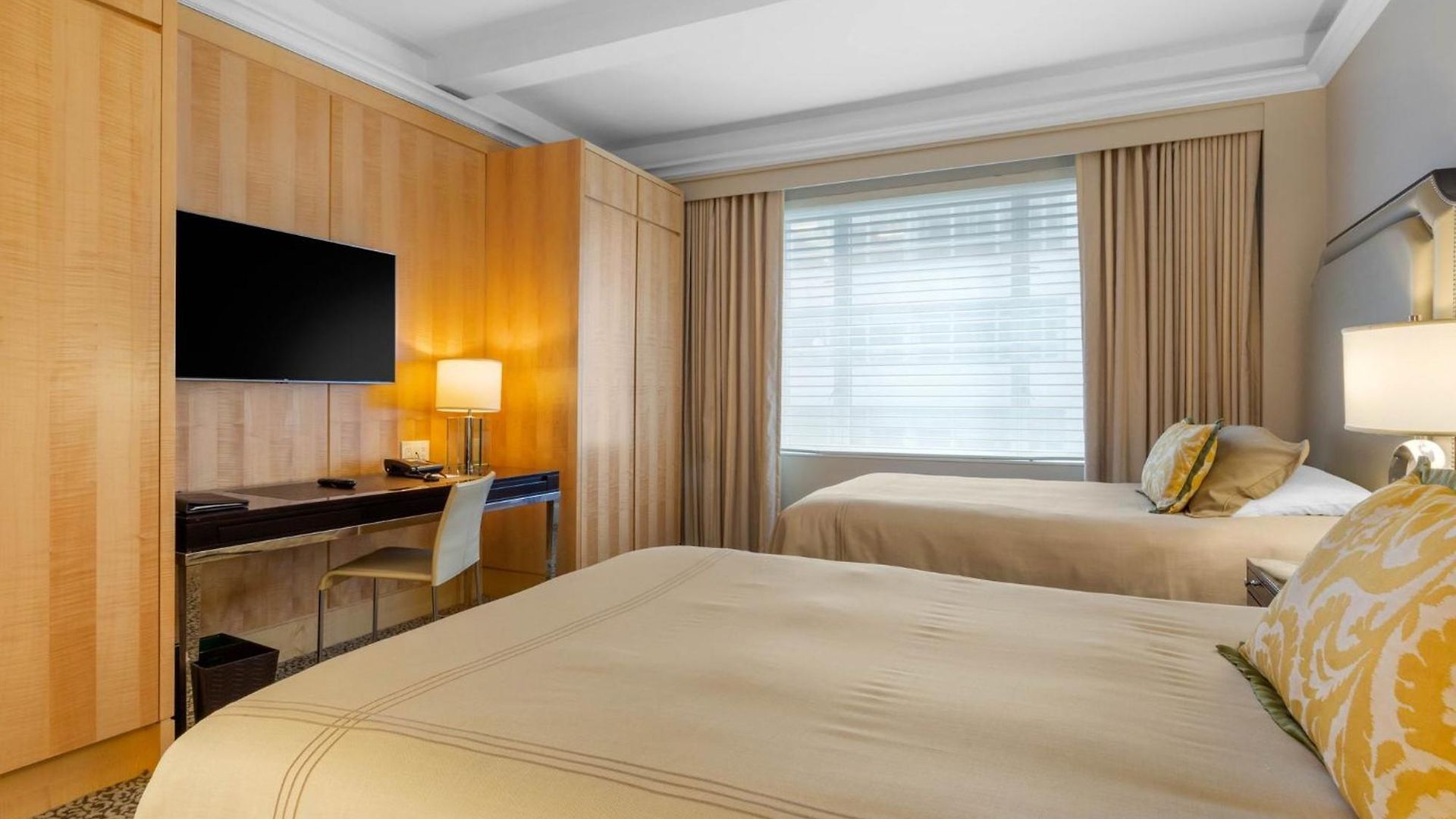Omni Berkshire Place 4*