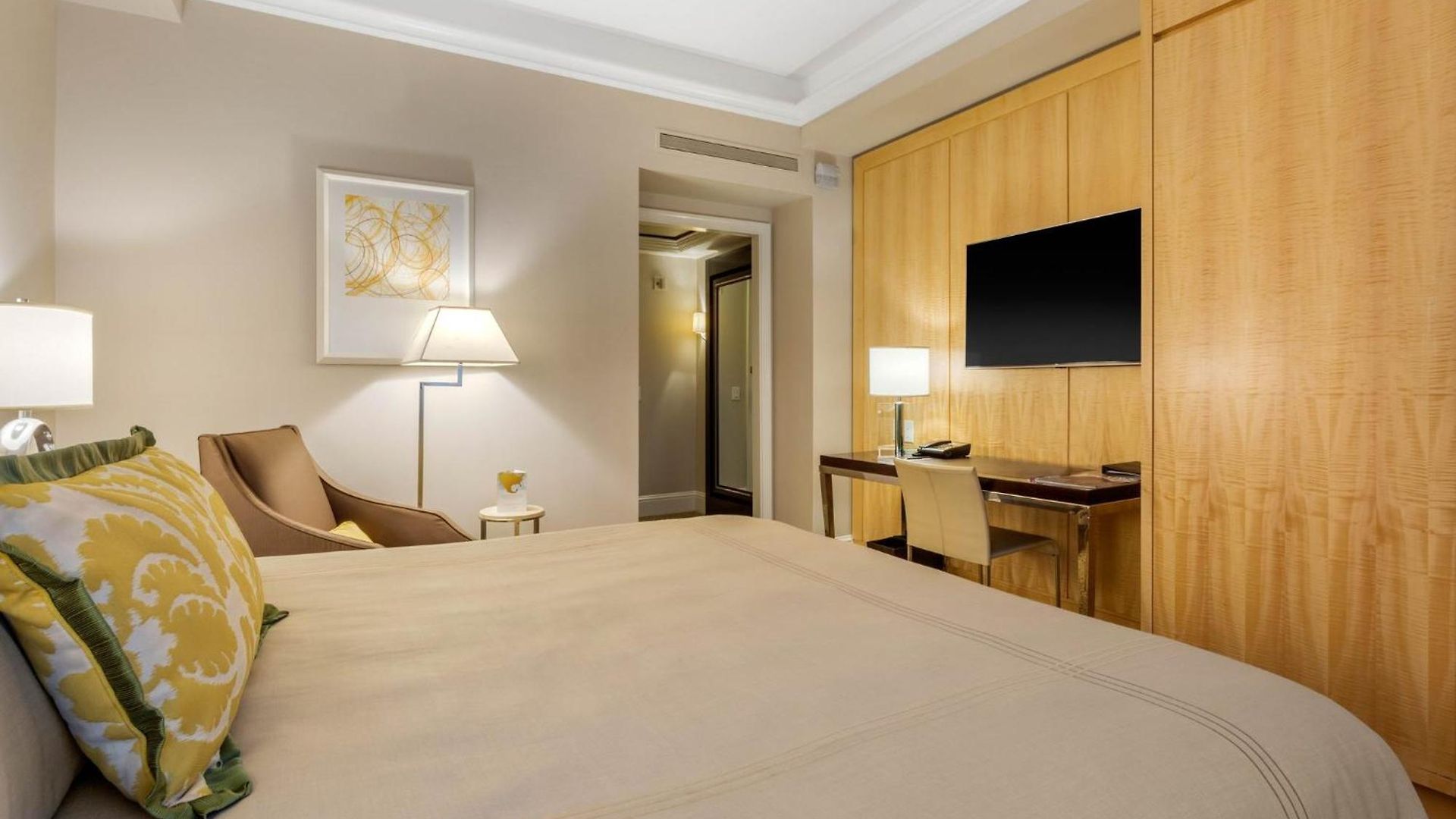 Omni Berkshire Place 4*