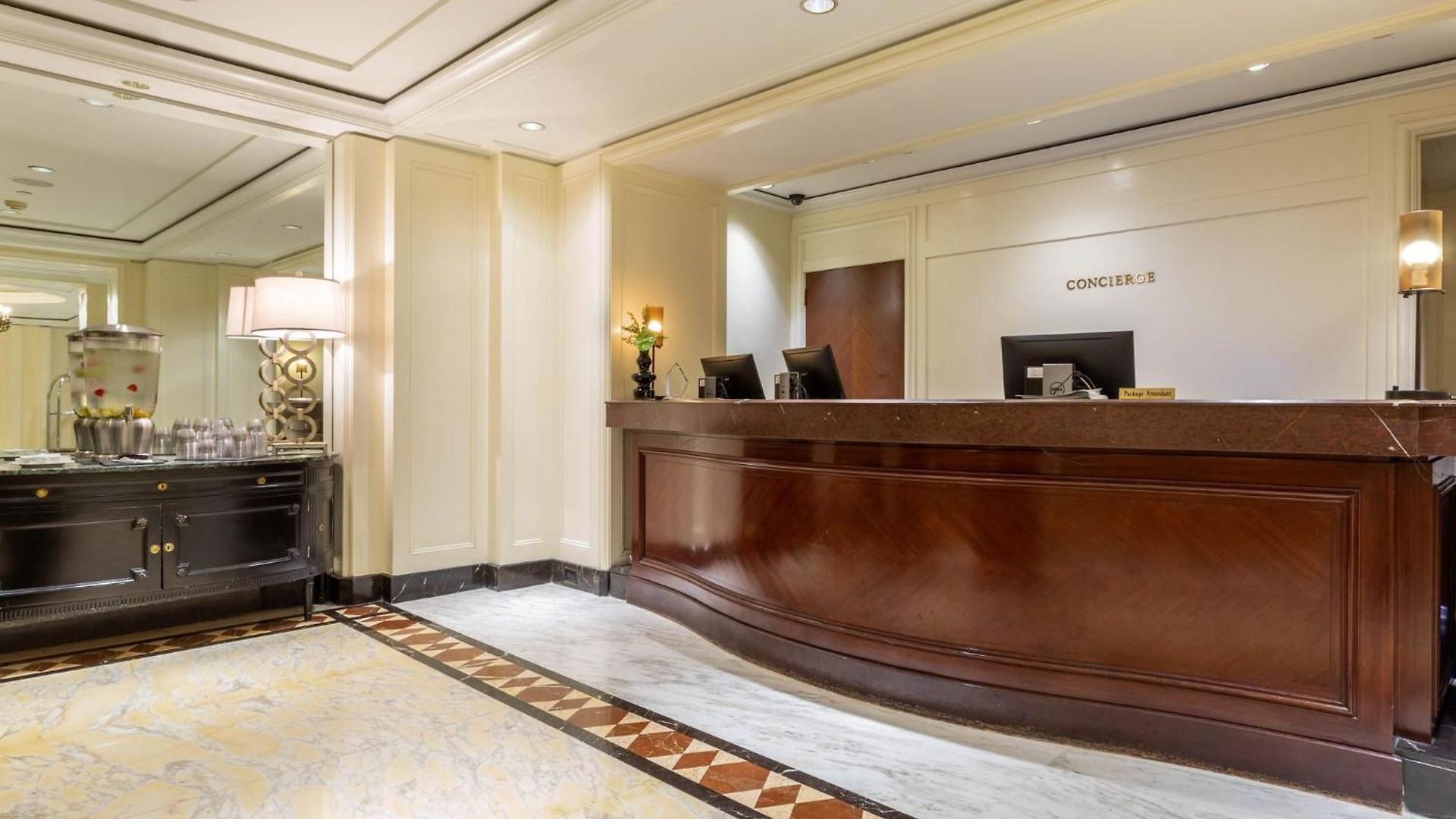 Omni Berkshire Place 4*