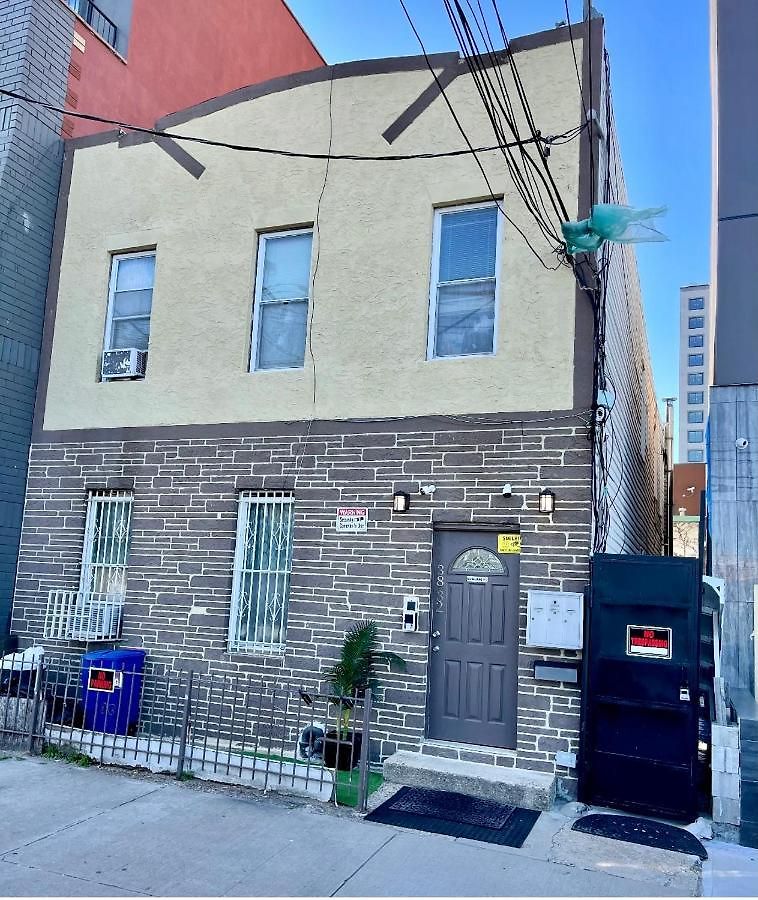 3 Bedrooms 2 Stops To Manhattan * New York