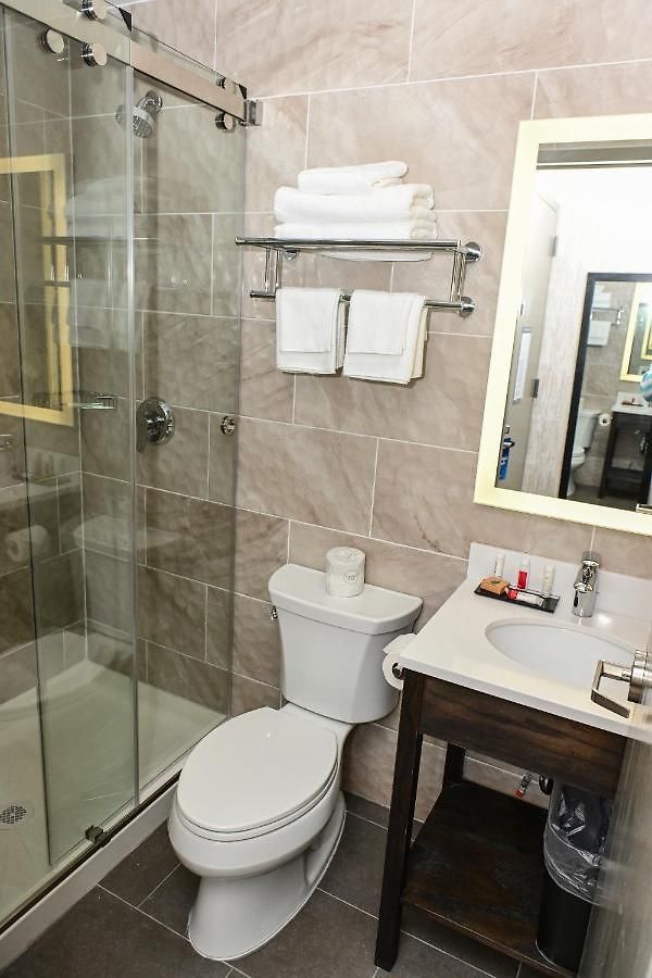 Hotel Days By Wyndham Bronx Nyc New York