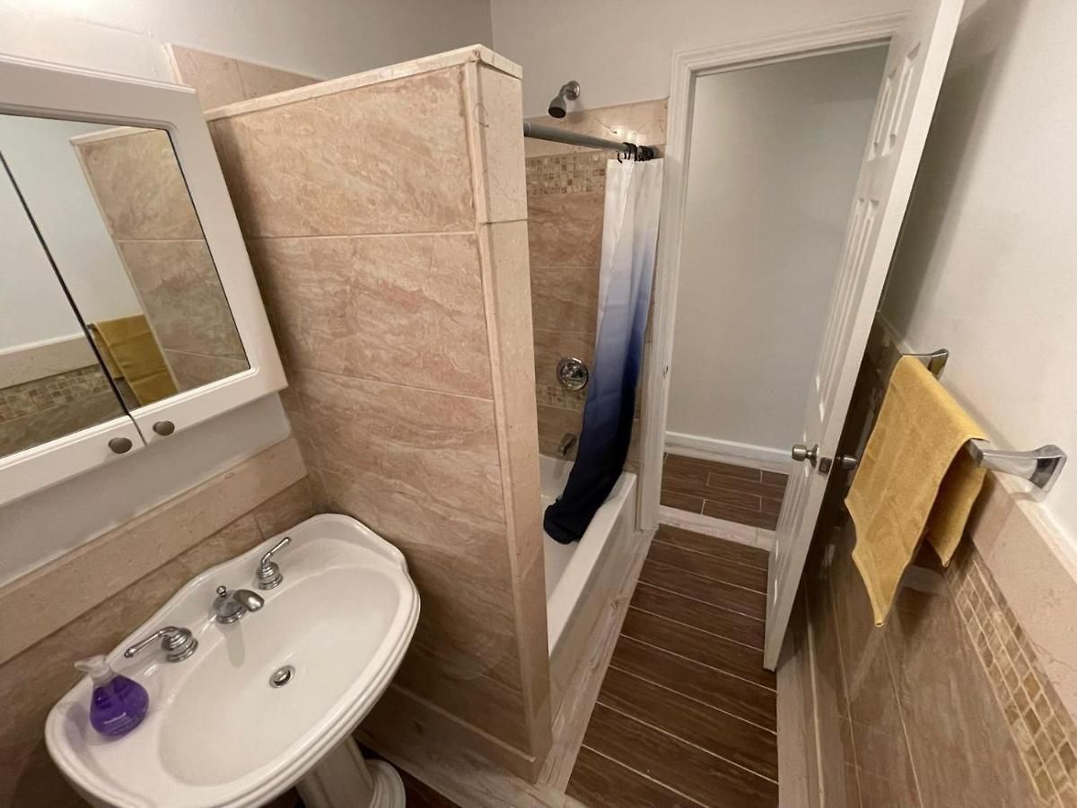 2 Bedrooms Apartament 1 Block From Manhattan New York