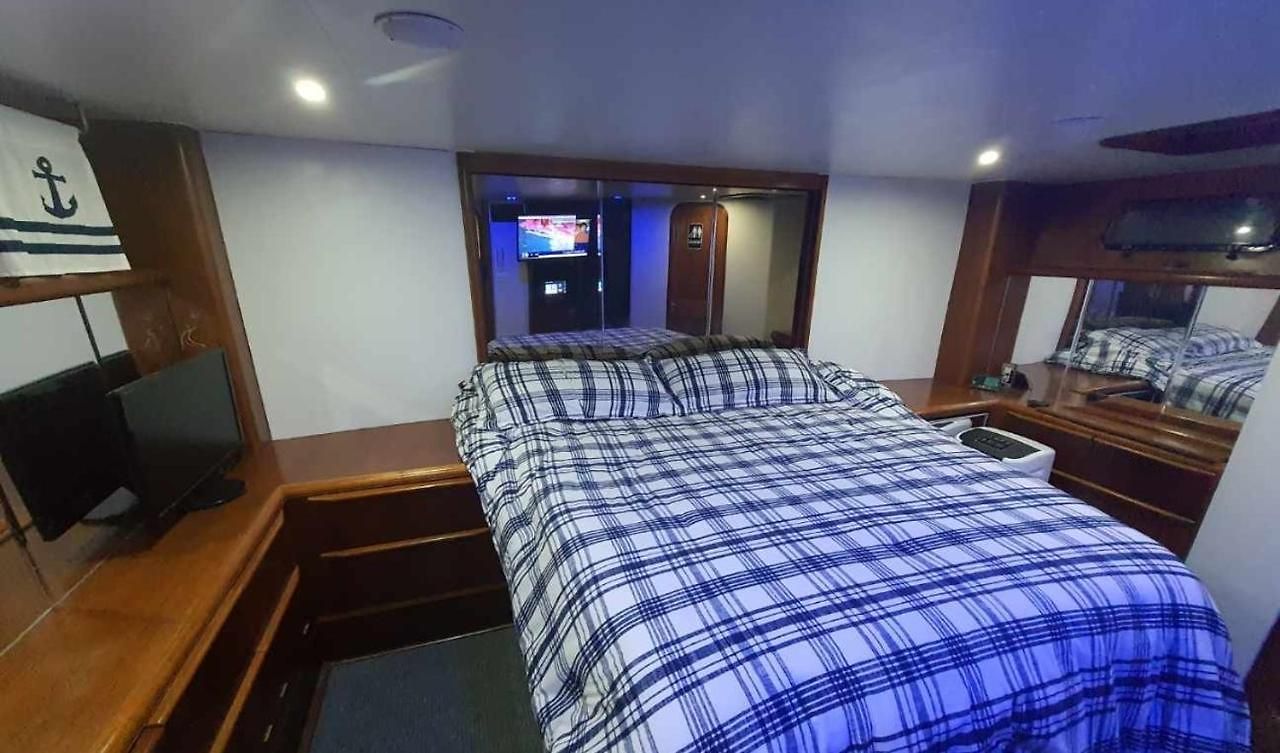 Oceanfront 3-decks @ Yacht Botel
