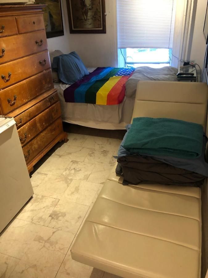Private In Manhattan Guest house