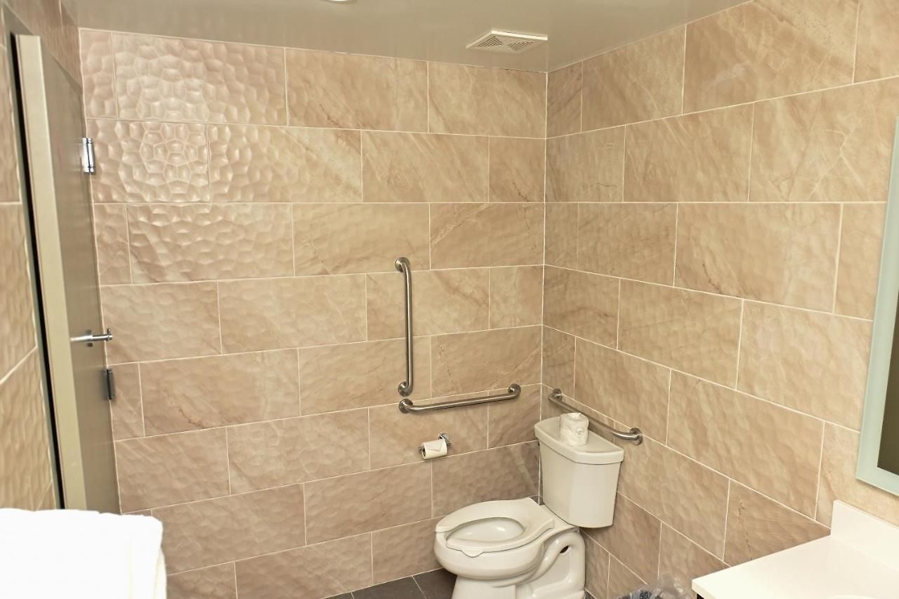 Hotel Days By Wyndham Bronx Nyc