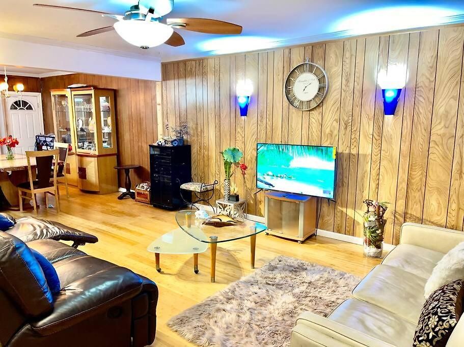 Lga Airport 3 Mins, Vacation 3 Bedroom Duplex House, Parking And Private Backyard, 9mins Subway! * New York