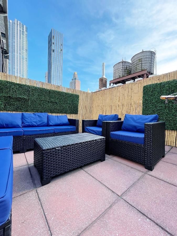 Apartment And The City, Rooftop View *