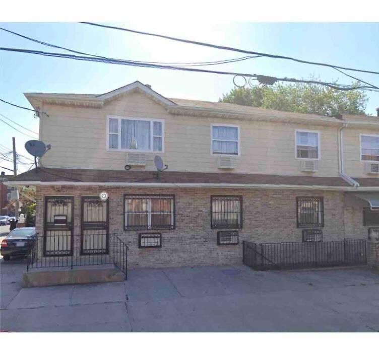 Large 3-bedrooms/2-bath Apt, One Block To Train