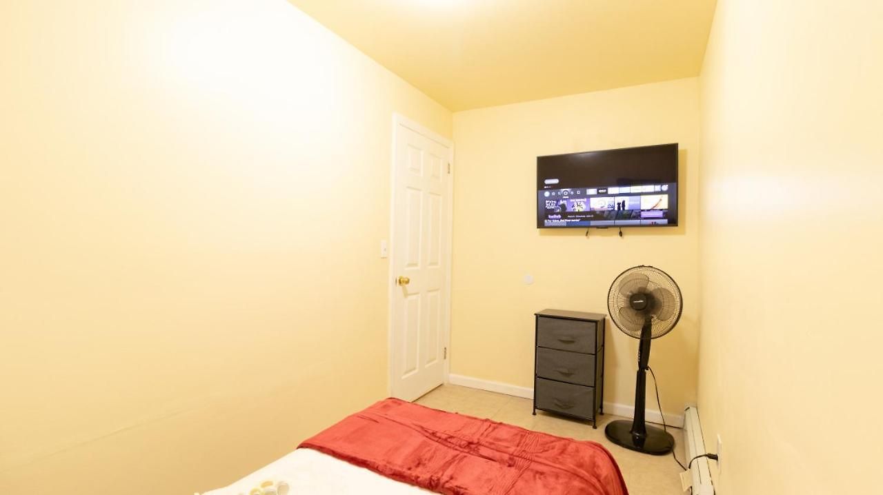 Cozy Shack 1 Bedroom Studio With Sofa And Full Kitchen In Elmhurst Ny New York
