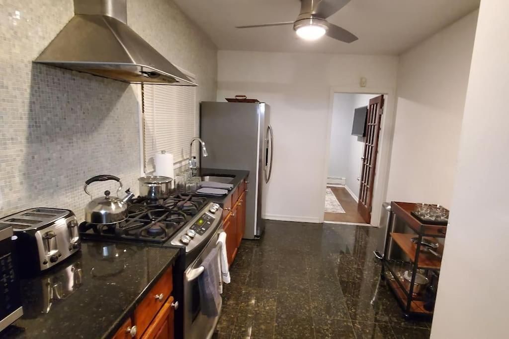 Quiet 3 Bedroom In Private