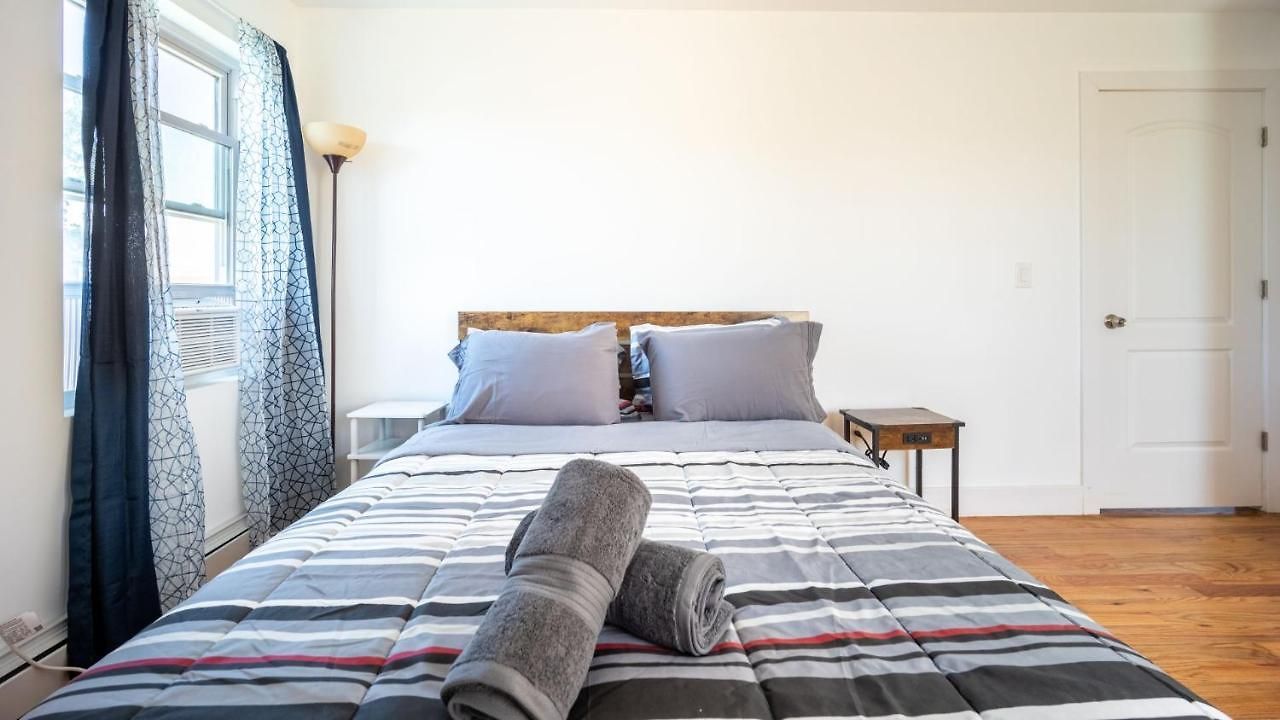 Lovely 3-br In Queens, Near Rockaway *