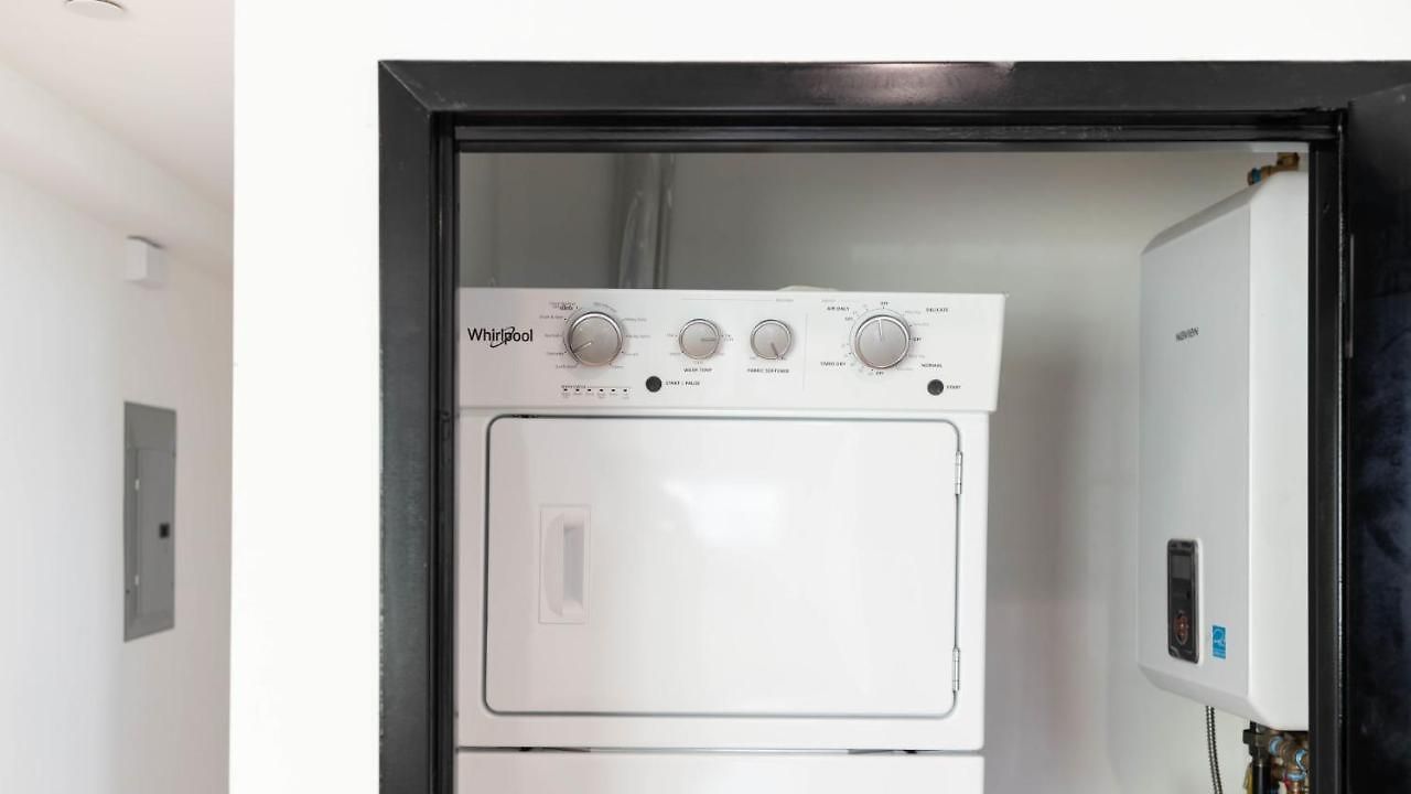 Lovely 3-br In Queens, Near Rockaway Apartment *