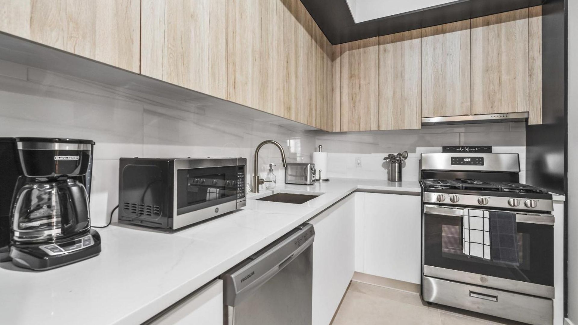 Notch 2br 2ba Minutes To Park Hotel New York
