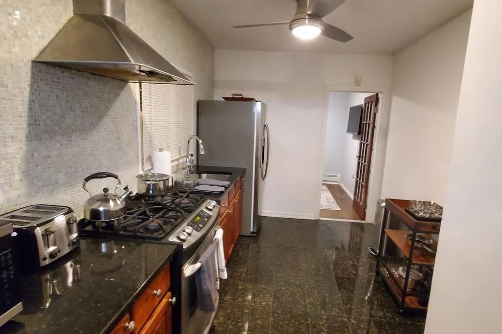 Quiet 3 Bedroom In Private New York
