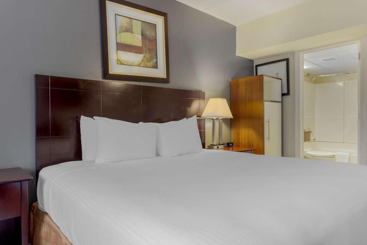 Western Brooklyn Bay 3*