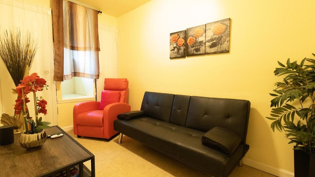 Cozy Shack 1 Bedroom Studio With Sofa And Full Kitchen In Elmhurst Ny
