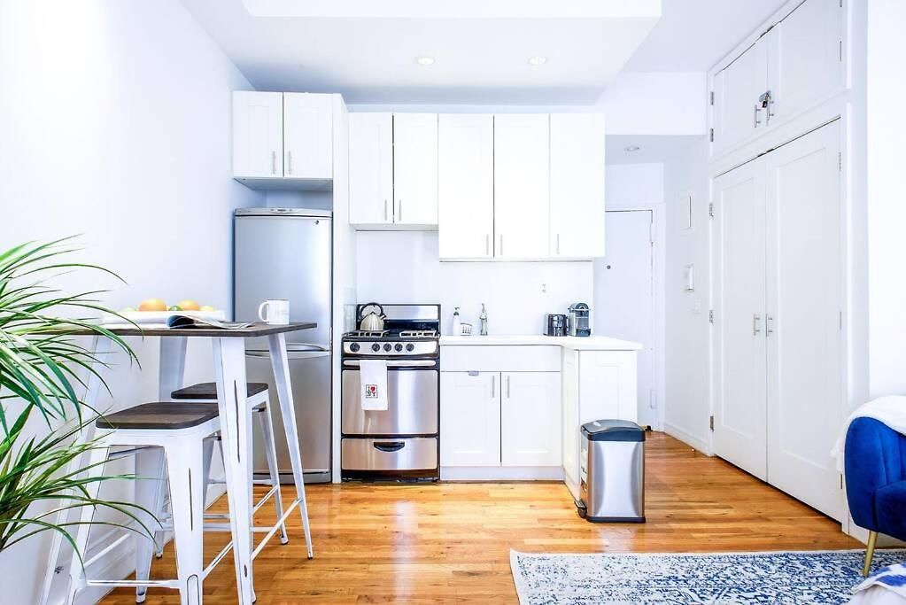 62-3b Prime Ues Walk To Park * New York