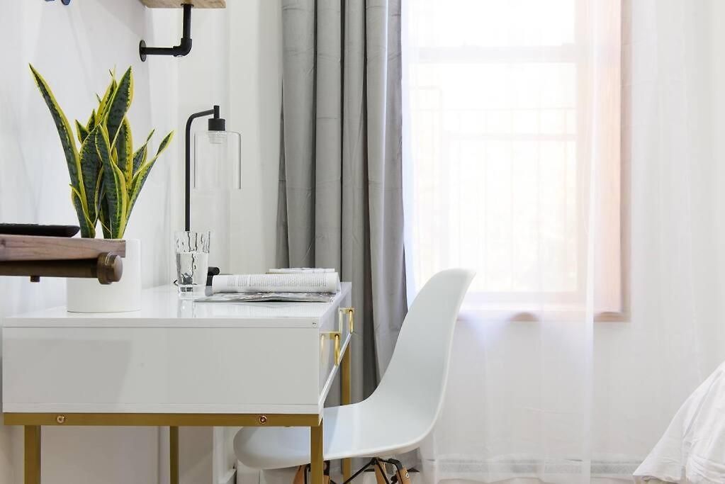 1597-8 Luxury Upper East Side W&d Apartment