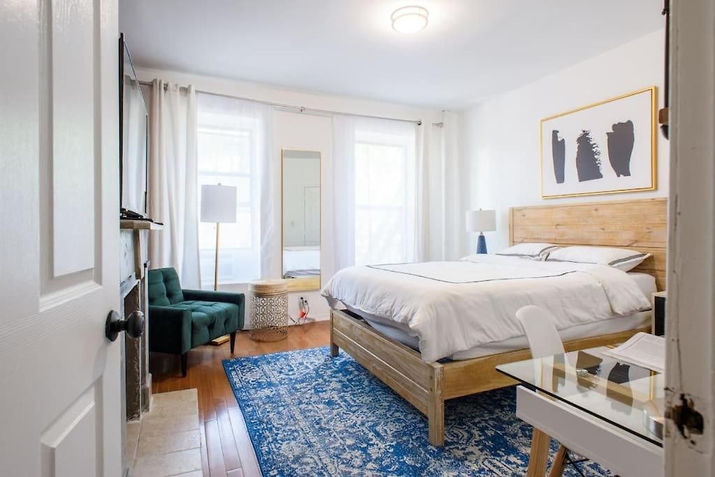 454-3w Prime Location 2br Newly Furnished Sleeps 5 Apartment *