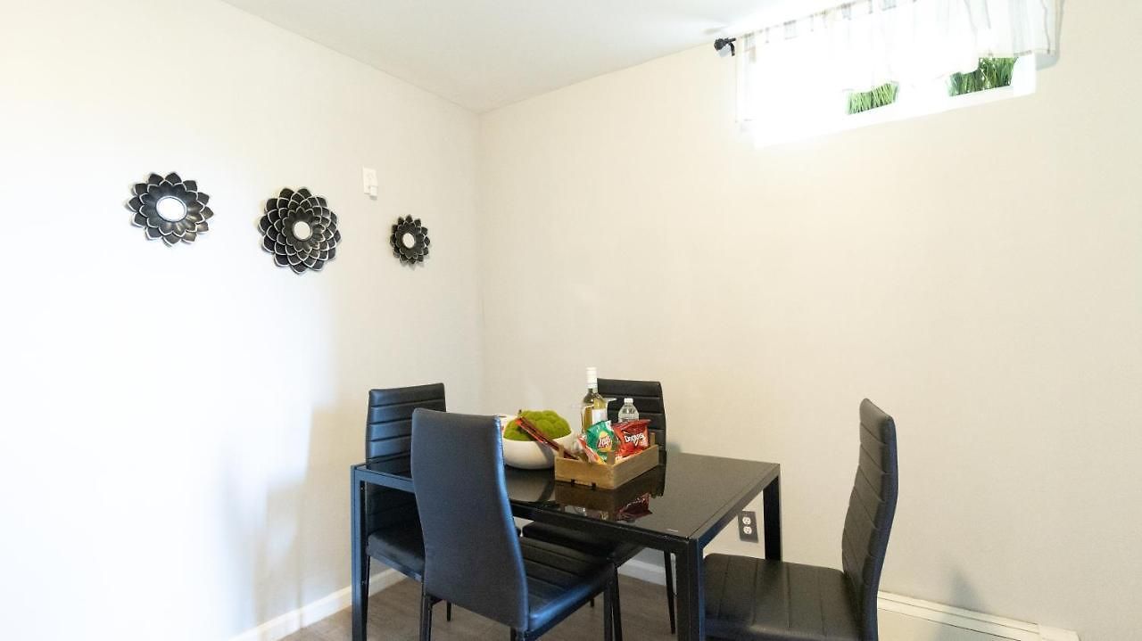 Cozy Shack 1 Bedroom Studio With Sofa And Full Kitchen In Elmhurst Ny *