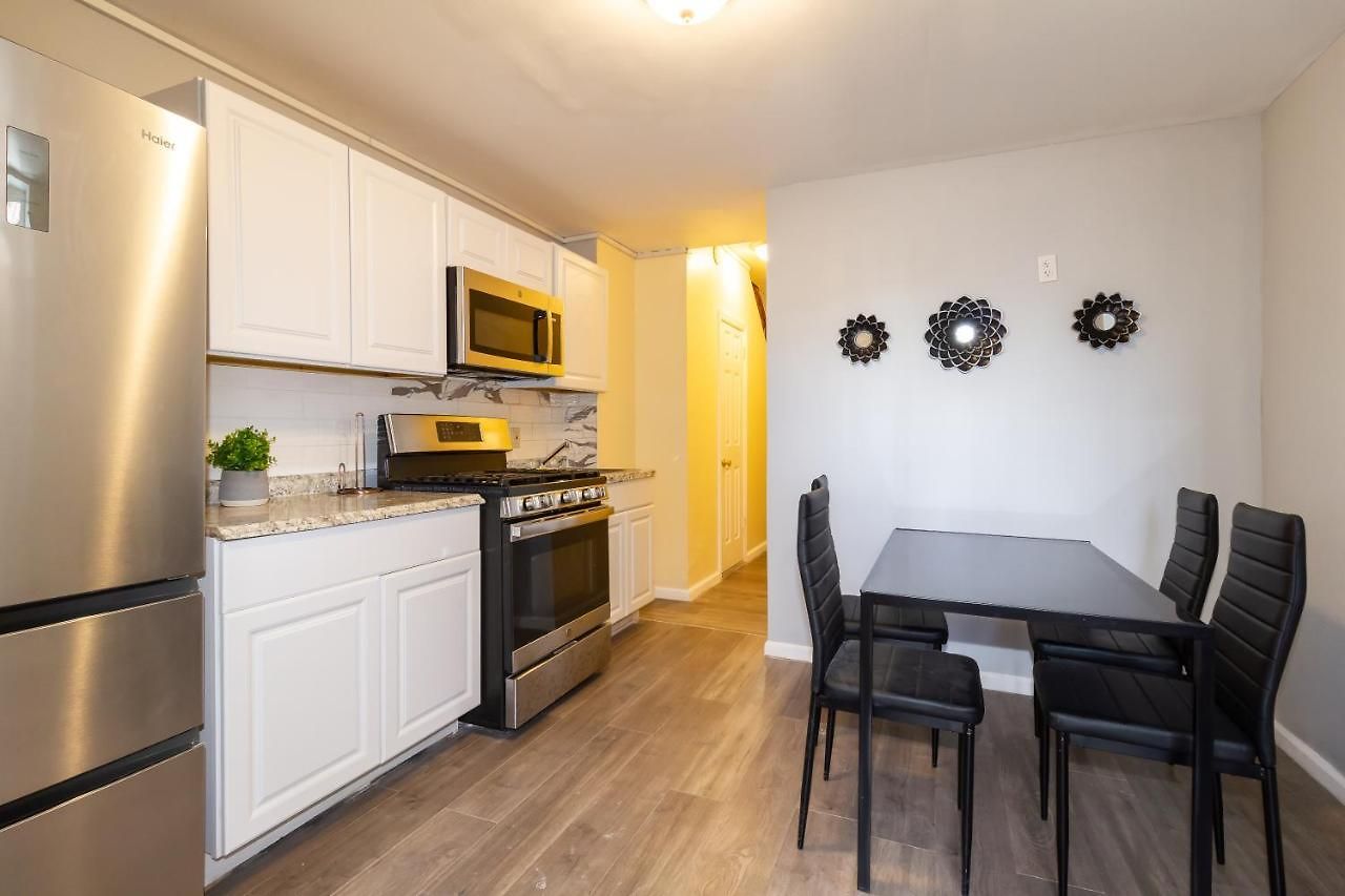 Cozy Shack 1 Bedroom Studio With Sofa And Full Kitchen In Elmhurst Ny * New York