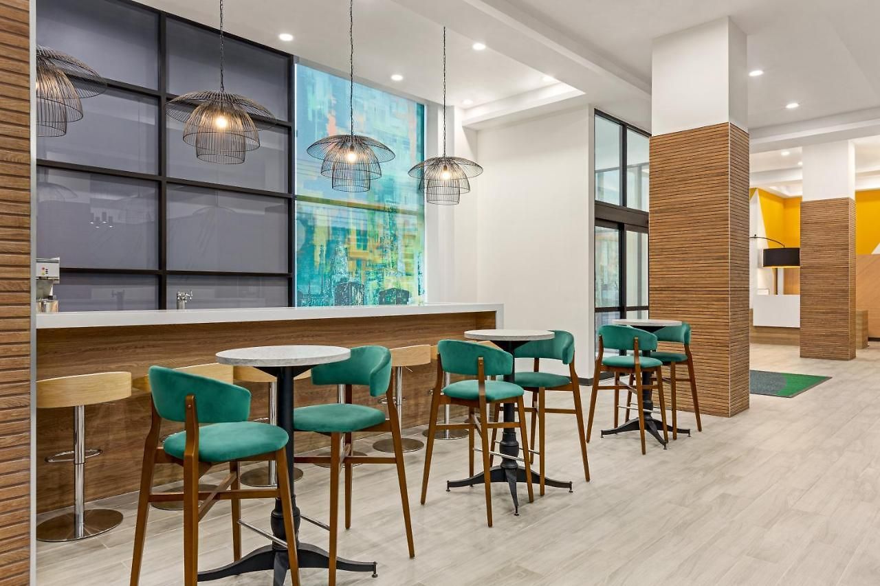 Lic - Laguardia West, An Ihg New York